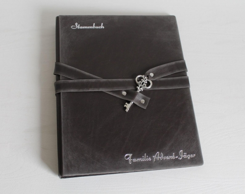 Preview: Stammbuch "Schlüssel" im Vintage-Look DIN A4, schwarz